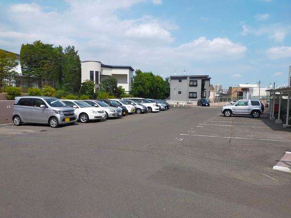 ハイマート宮の森 駐車場