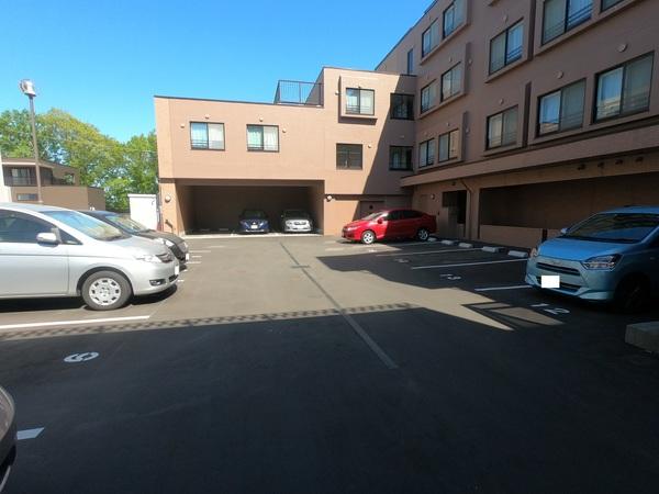 ラピスコート青葉中央公園 駐車場