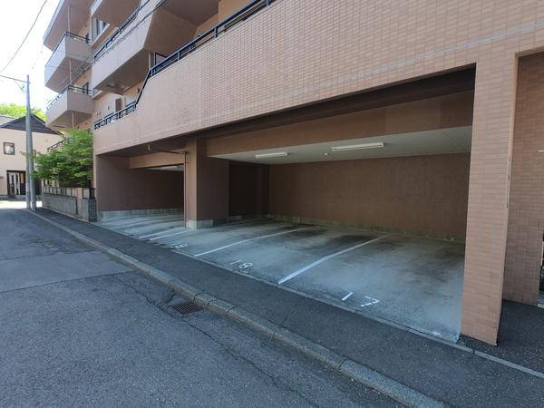 ラピスコート青葉中央公園 駐車場