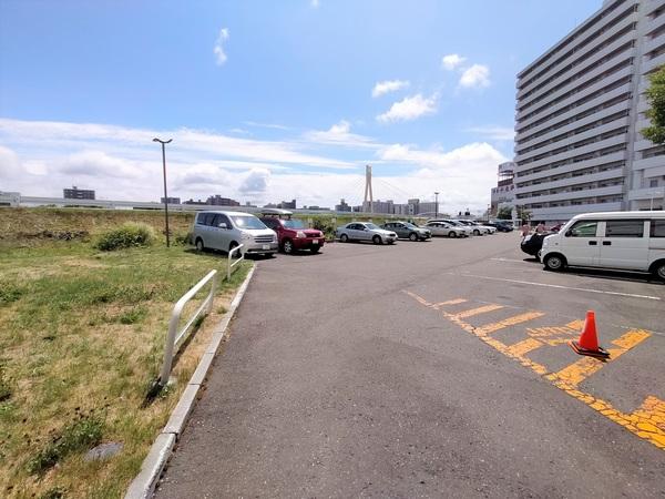 ギャラリーハイツ南2条　A棟 駐車場