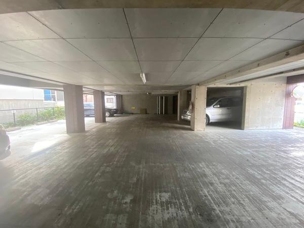 アルファレックス南11条 駐車場
