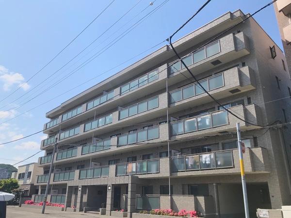 鉄筋コンクリート造、総戸数16戸、5階建の