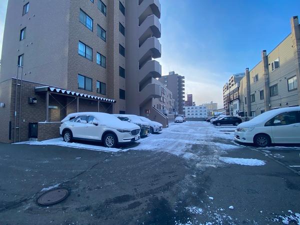 ヴェルビュ平岸 駐車場