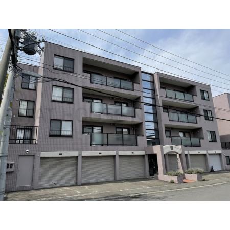 総戸数24戸、鉄筋コンクリート造、4階建の