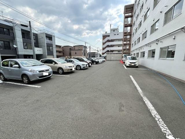 グレース本郷 駐車場
