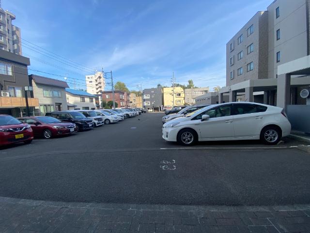 ファミール豊平公園Ⅱ 駐車場
