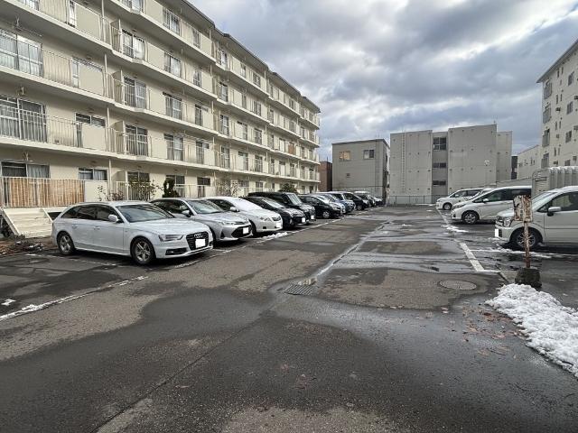 二十四軒ハイツＢ棟 駐車場