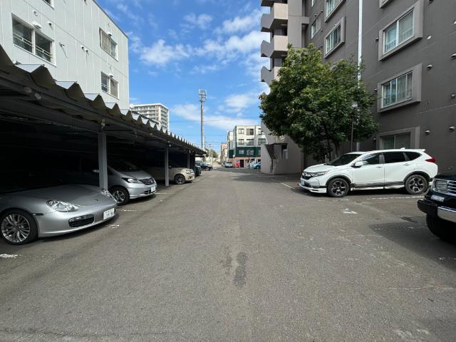 エクセルシオール学園前Ⅱ 駐車場