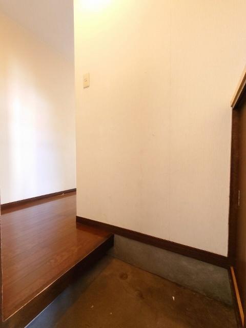 ユピテル参番館（102） 玄関