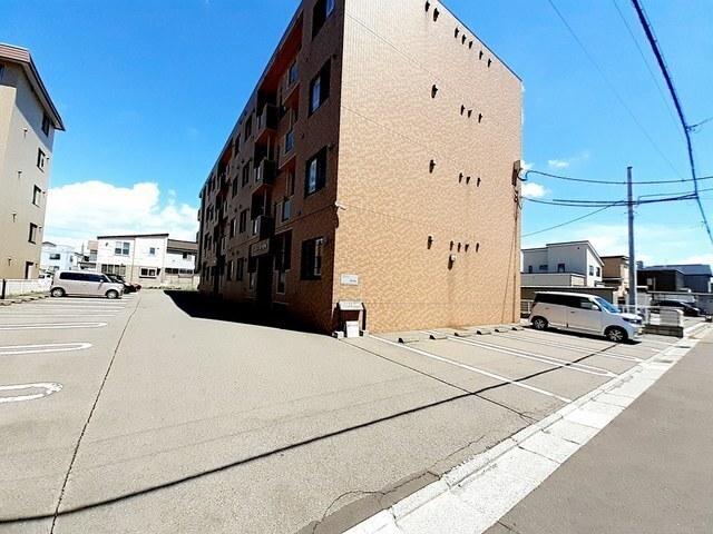 ジェルメ日乃出町（306） 駐車場