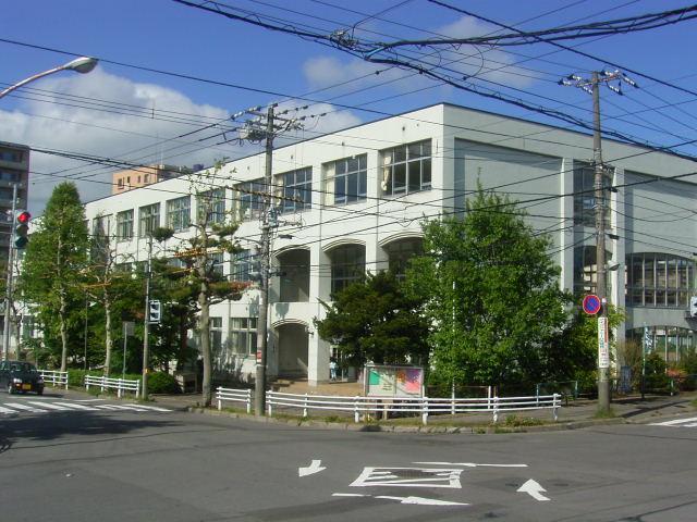 函館市立千代田小学校：174m