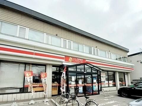 ハセガワストアー湯川店：400m