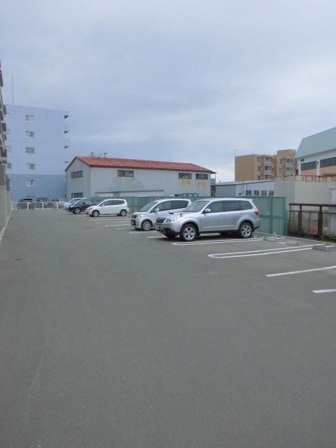 ファーストレジデンス（303） 駐車場