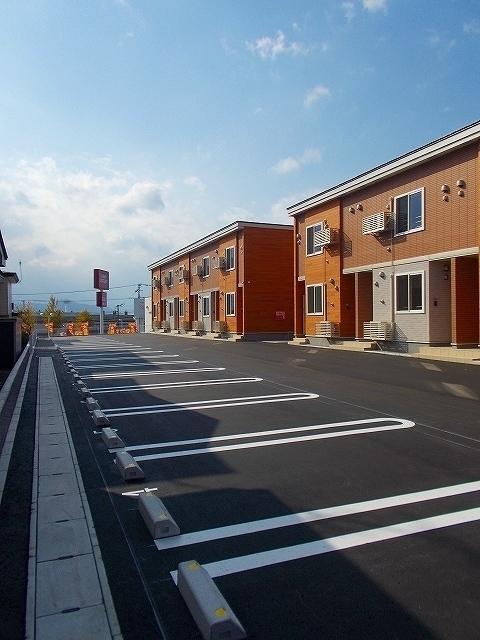 スパライ銀世Ⅵ（205） 駐車場
