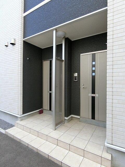 ウーノディエーチ（103） エントランス