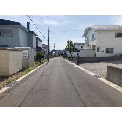 桔梗3丁目16番街区　中古住宅 前面道路含む現地写真