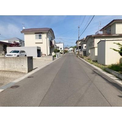 桔梗3丁目16番街区　中古住宅 前面道路含む現地写真