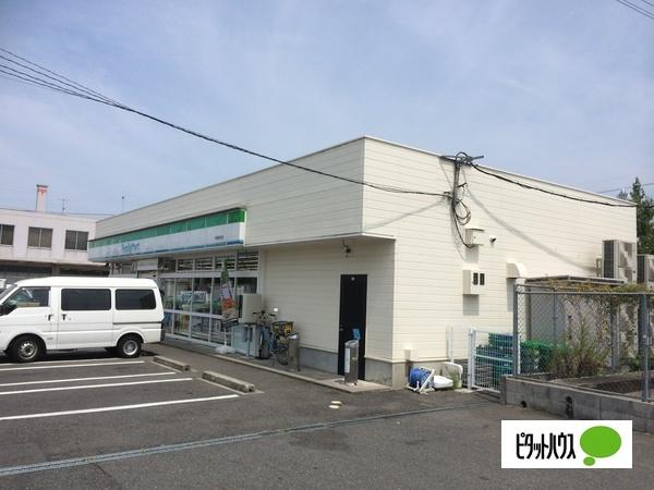 ファミリーマート甲賀駅前店：868m