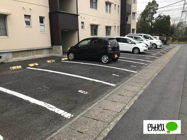 甲賀市水口町名坂マンション 駐車場