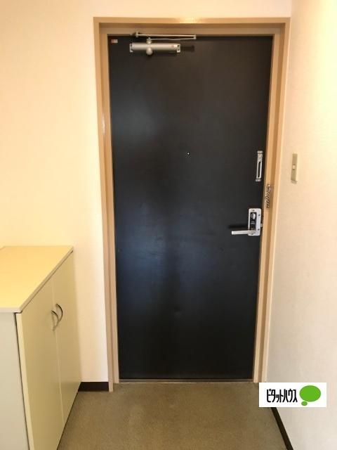 メゾン中央（101） 玄関
