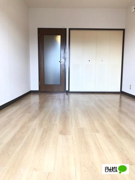 メイプル東名坂弐番館（102） リビング