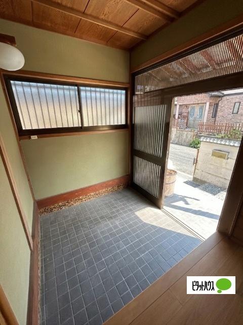甲賀市甲南町希望ケ丘一戸建 玄関