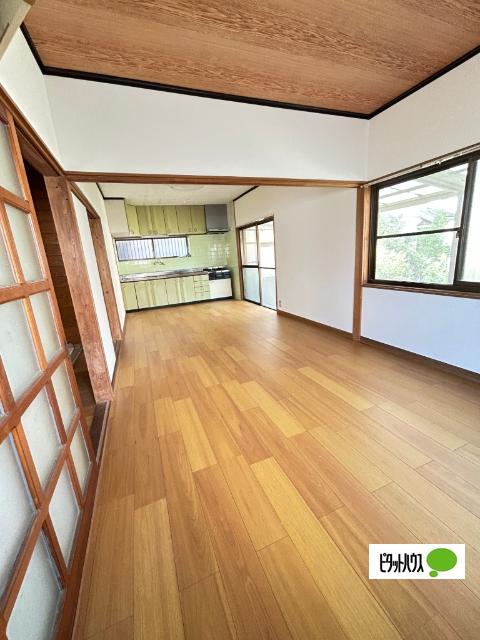 甲賀市甲南町希望ケ丘一戸建 リビング