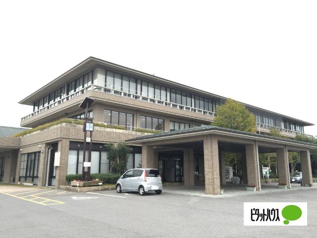 東近江市立蒲生図書館：601m