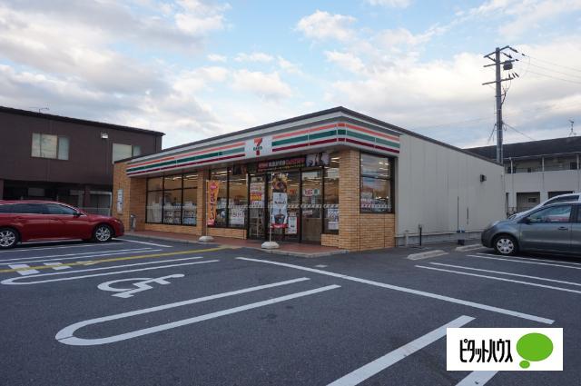 セブンイレブン湖南岩根中央店：199m