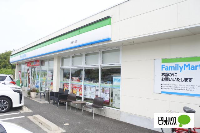 ファミリーマート湖南下田口店：442m