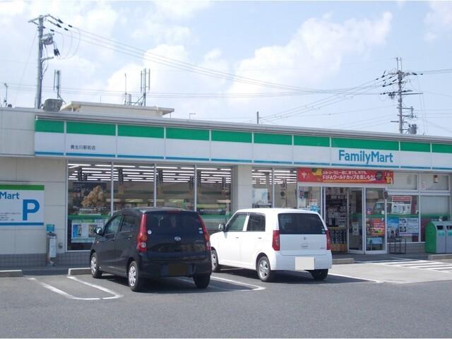 ファミリーマート貴生川駅前店：1500m