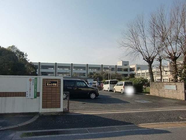 葉山小学校：1084m