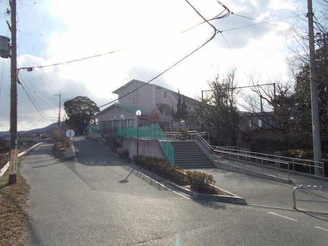 貴生川小学校：1100m