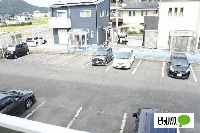 ステイツアルク（104） 駐車場