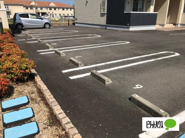 サザン　アルミュールＢ（202） 駐車場