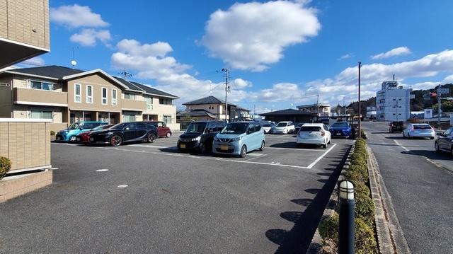メイプルコート（203） 駐車場