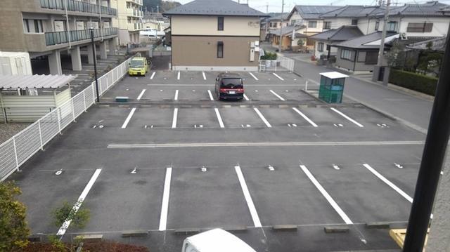 ジュネスヤマザキ（202） 駐車場