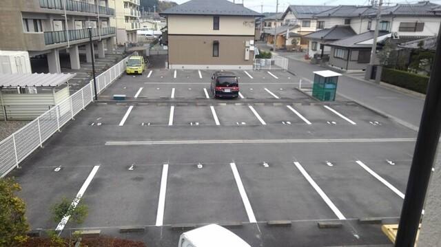 ジュネスヤマザキ（202） 駐車場