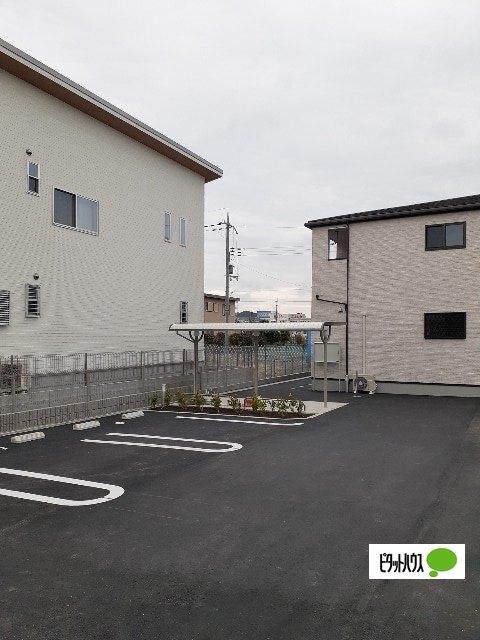 アルナージュ（102） 駐車場