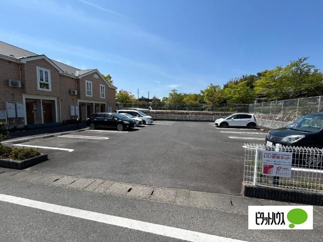 フロントパーク　こうか（203） 駐車場