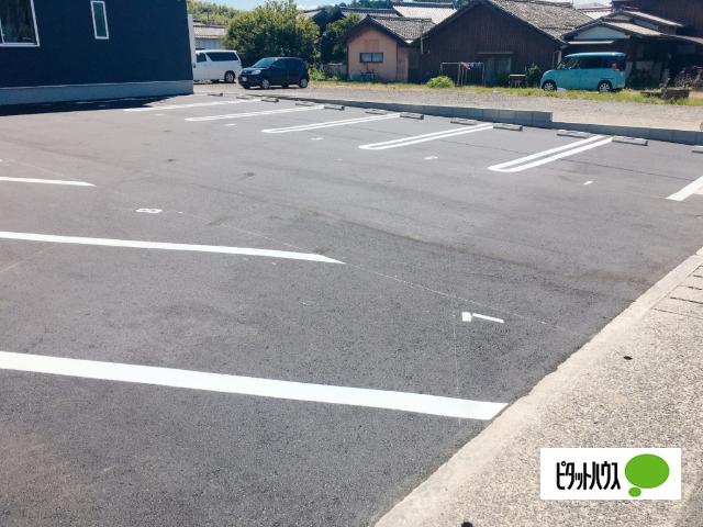 フォルトゥーナ（102） 駐車場
