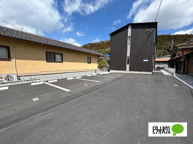 プルミエール元町（A） 駐車場