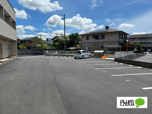 エクセルピア岩根中央（107） 駐車場