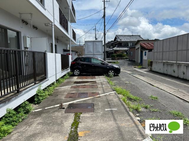 パレス南海（203） 駐車場