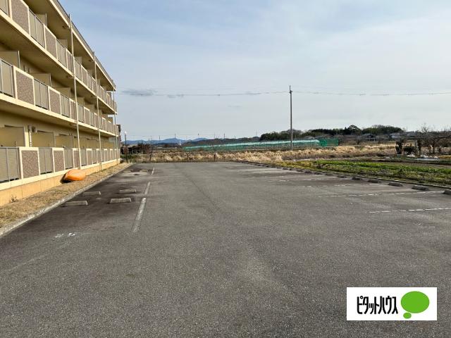 グラン・ユニヴェール（310） 駐車場