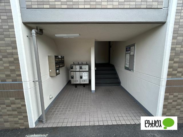 ヒルトップ名坂（102） エントランス