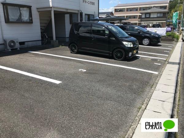 ドマーニ・YOU 駐車場