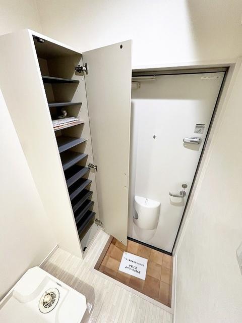 リヴェールＯ・Ｇ・Ａ参番館（102） 玄関