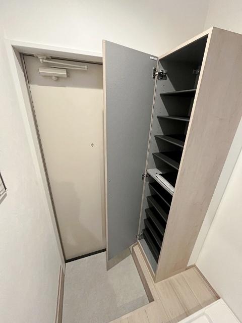 ベルゾーネ八城（103） 玄関