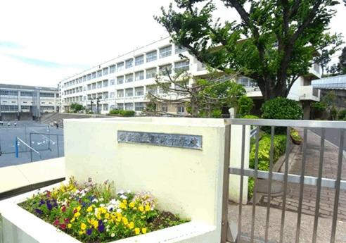 横浜市立篠原中学校：978m